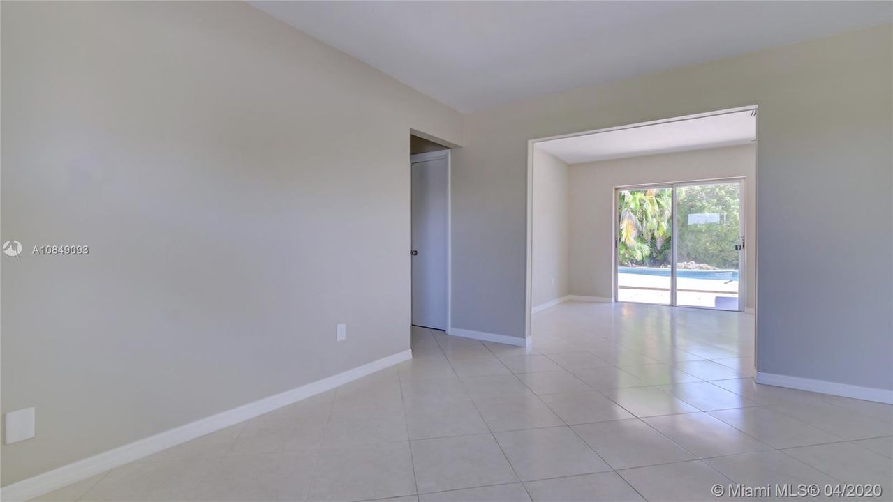 Vendido Recientemente: $311,900 (3 camas, 2 baños, 1364 Pies cuadrados)