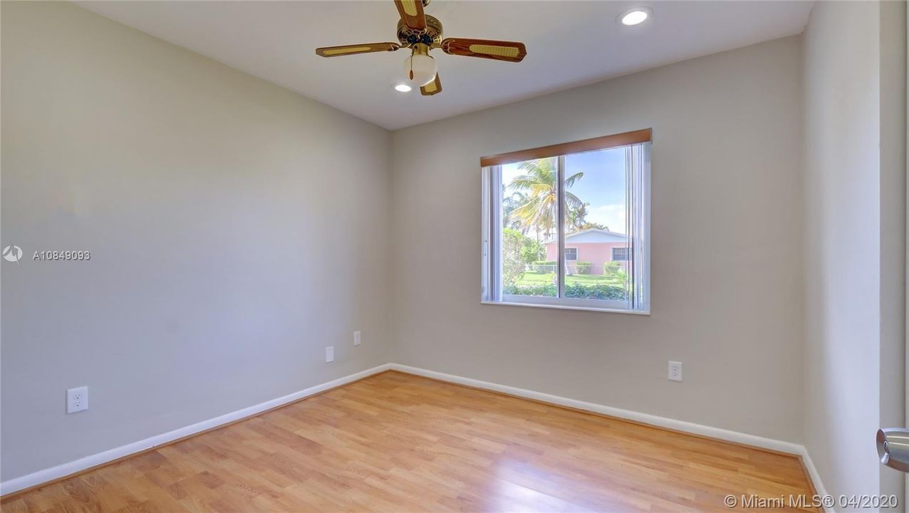 Vendido Recientemente: $311,900 (3 camas, 2 baños, 1364 Pies cuadrados)