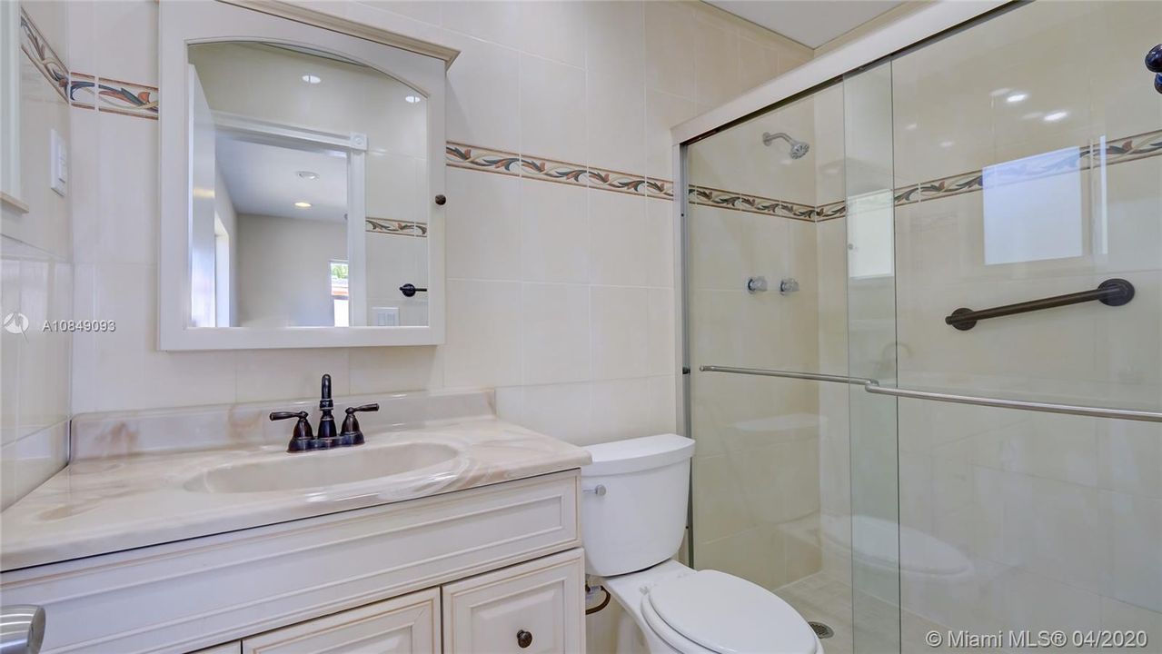 Vendido Recientemente: $311,900 (3 camas, 2 baños, 1364 Pies cuadrados)
