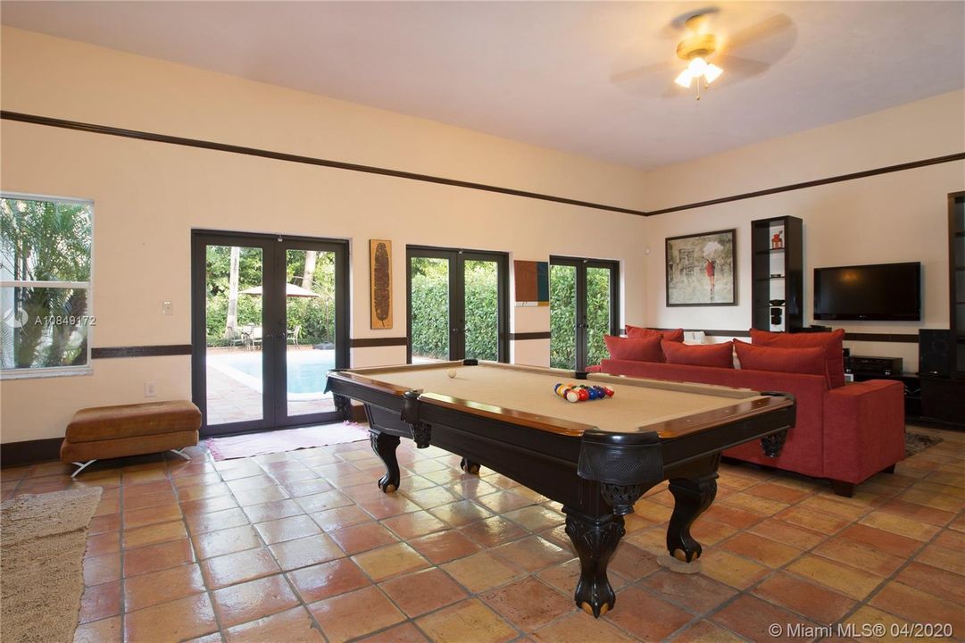 Recently Rented: $3,900 (3 beds, 4 baths, 2448 Square Feet)