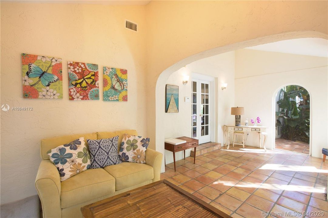 Recently Rented: $3,900 (3 beds, 4 baths, 2448 Square Feet)