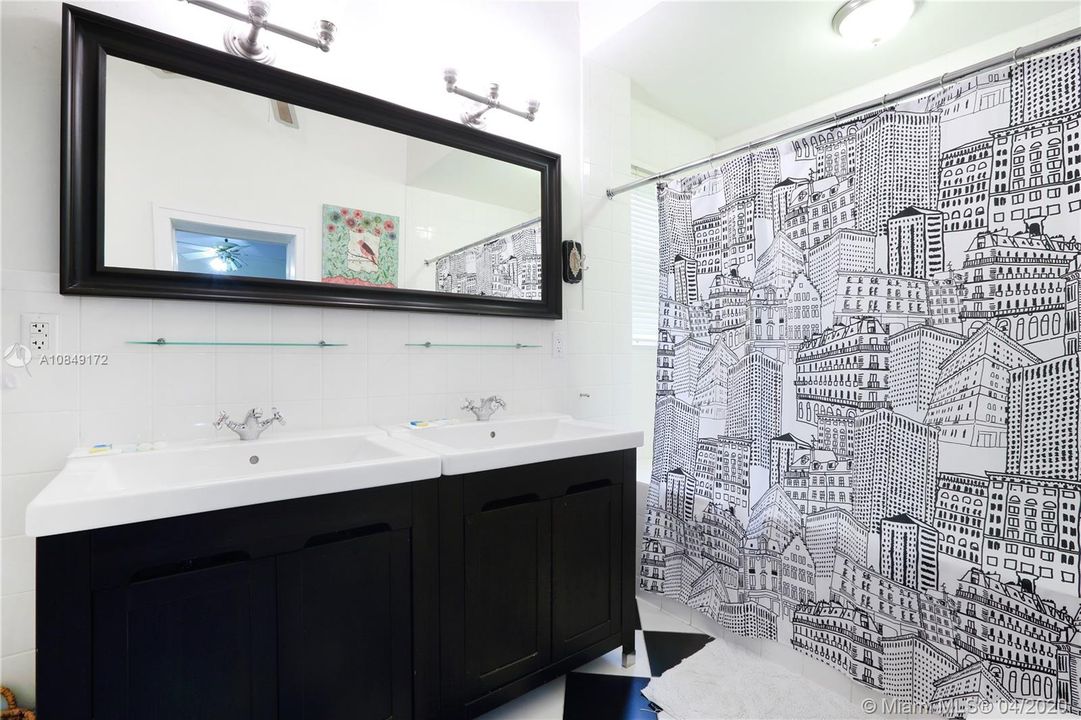 Recently Rented: $3,900 (3 beds, 4 baths, 2448 Square Feet)