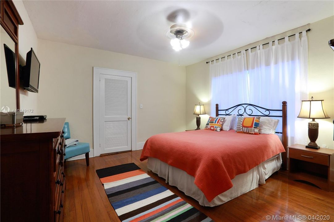 Recently Rented: $3,900 (3 beds, 4 baths, 2448 Square Feet)