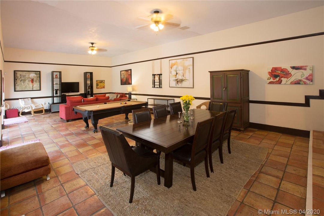 Recently Rented: $3,900 (3 beds, 4 baths, 2448 Square Feet)