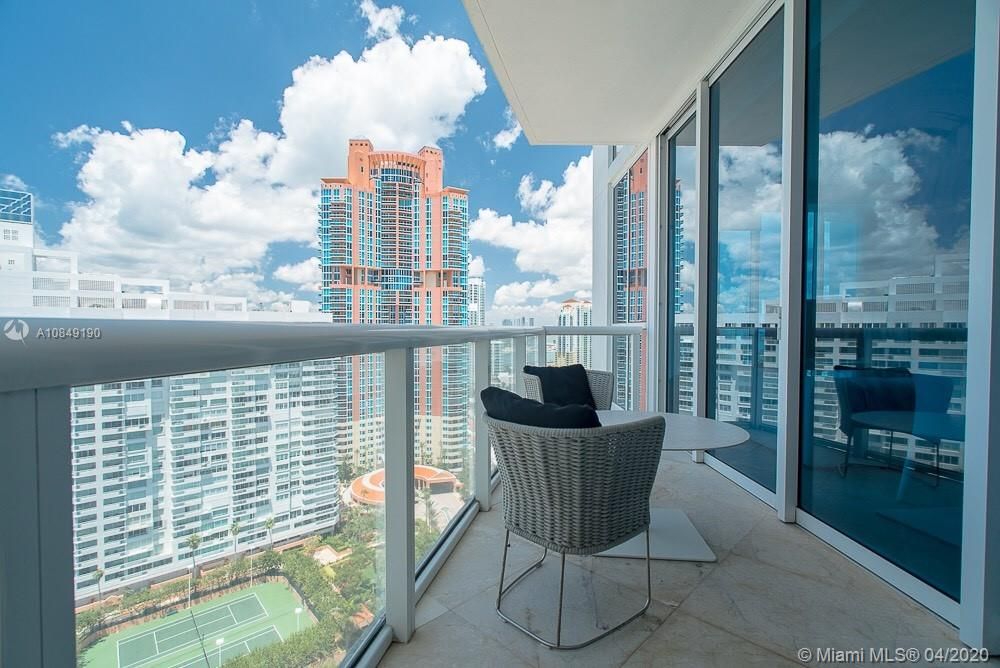 Recently Sold: $3,990,000 (2 beds, 2 baths, 1862 Square Feet)