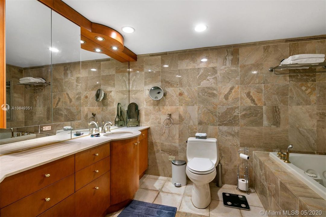 Recently Sold: $775,000 (2 beds, 2 baths, 1804 Square Feet)