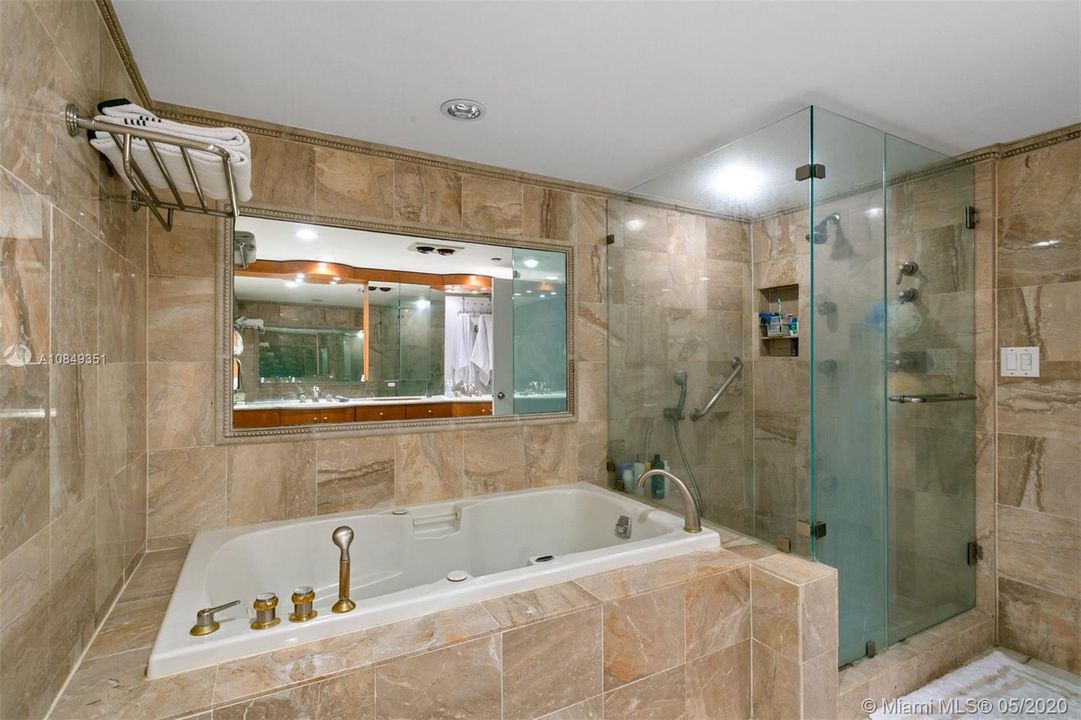 Recently Sold: $775,000 (2 beds, 2 baths, 1804 Square Feet)