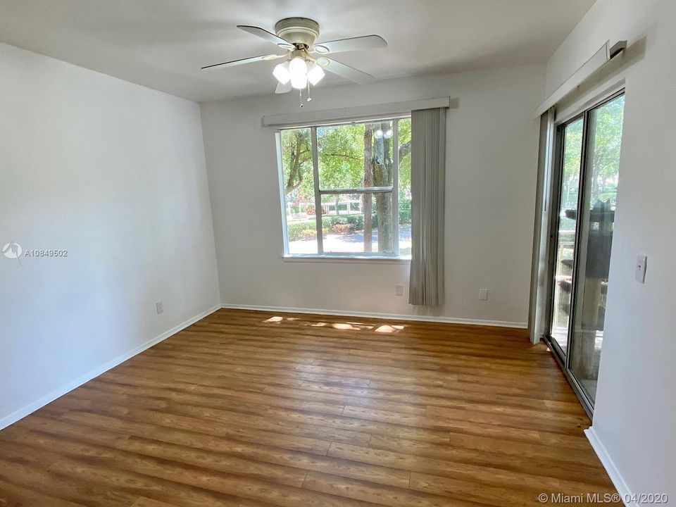 Recently Rented: $1,300 (1 beds, 1 baths, 636 Square Feet)