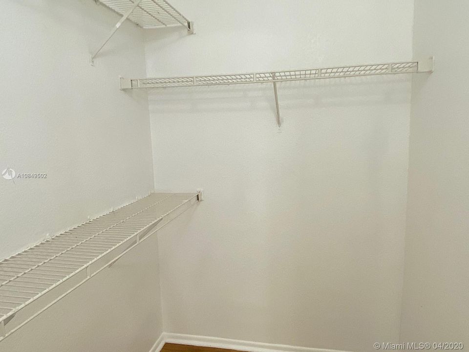 Recently Rented: $1,300 (1 beds, 1 baths, 636 Square Feet)
