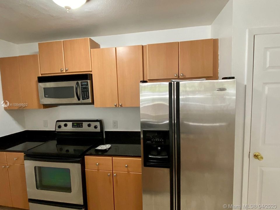 Recently Rented: $1,300 (1 beds, 1 baths, 636 Square Feet)