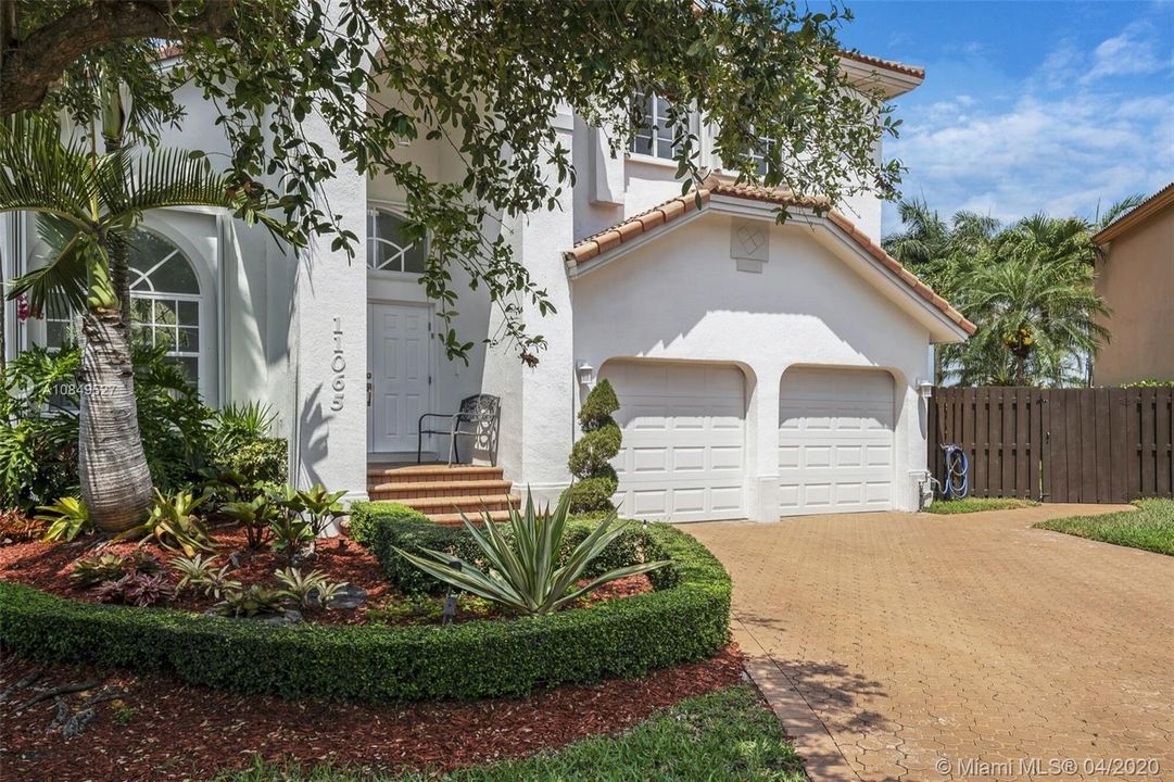 Recientemente alquilado: $4,200 (4 camas, 3 baños, 2401 Pies cuadrados)