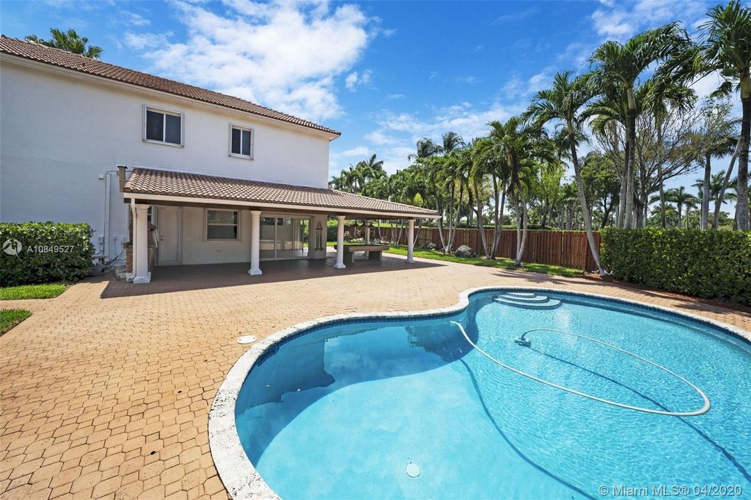 Recientemente alquilado: $4,200 (4 camas, 3 baños, 2401 Pies cuadrados)