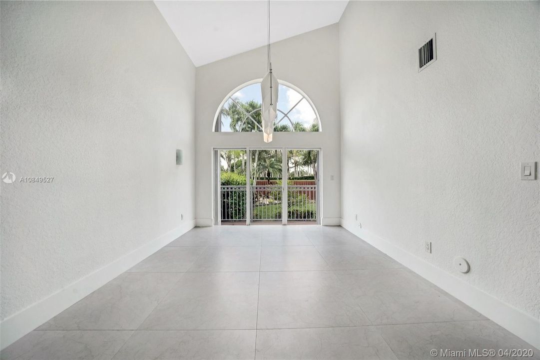 Recientemente alquilado: $4,200 (4 camas, 3 baños, 2401 Pies cuadrados)