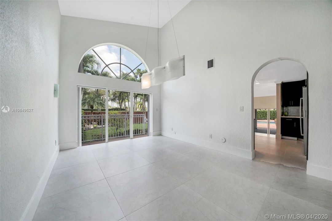 Recientemente alquilado: $4,200 (4 camas, 3 baños, 2401 Pies cuadrados)
