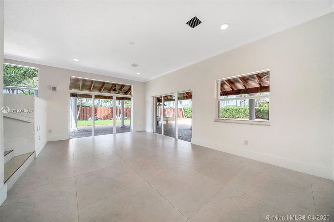 Recientemente alquilado: $4,200 (4 camas, 3 baños, 2401 Pies cuadrados)