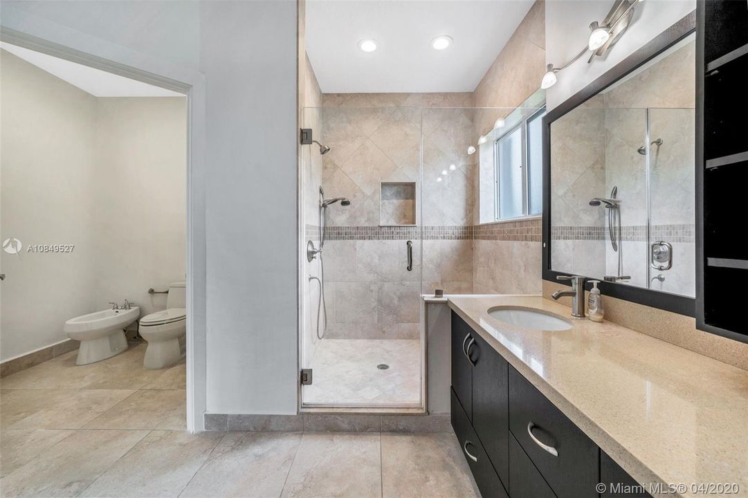 Recientemente alquilado: $4,200 (4 camas, 3 baños, 2401 Pies cuadrados)