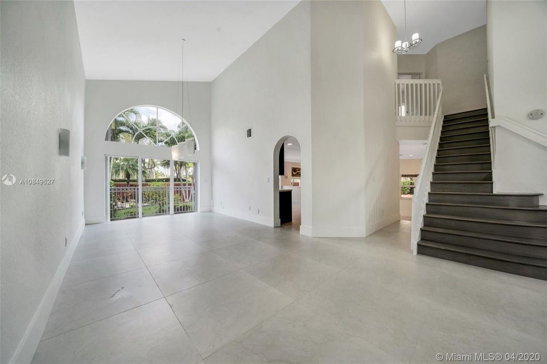 Recientemente alquilado: $4,200 (4 camas, 3 baños, 2401 Pies cuadrados)