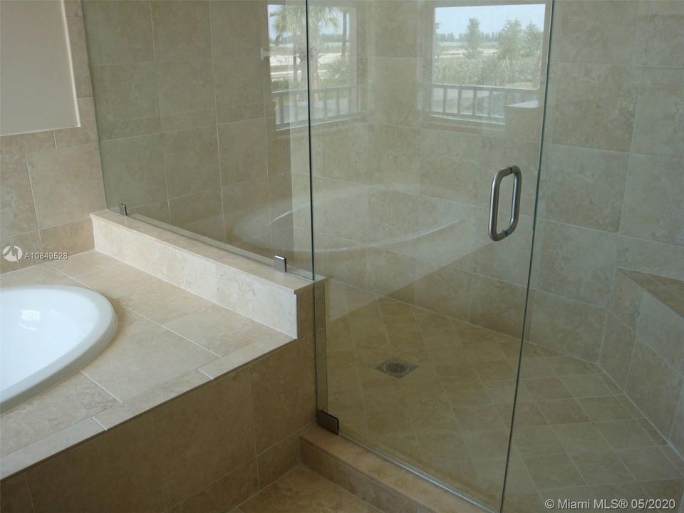 最近租的: $3,975 (4 贝兹, 3 浴室, 2712 平方英尺)