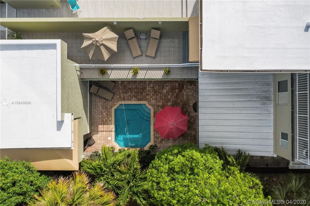 Vendido Recientemente: $625,000 (4 camas, 5 baños, 3011 Pies cuadrados)