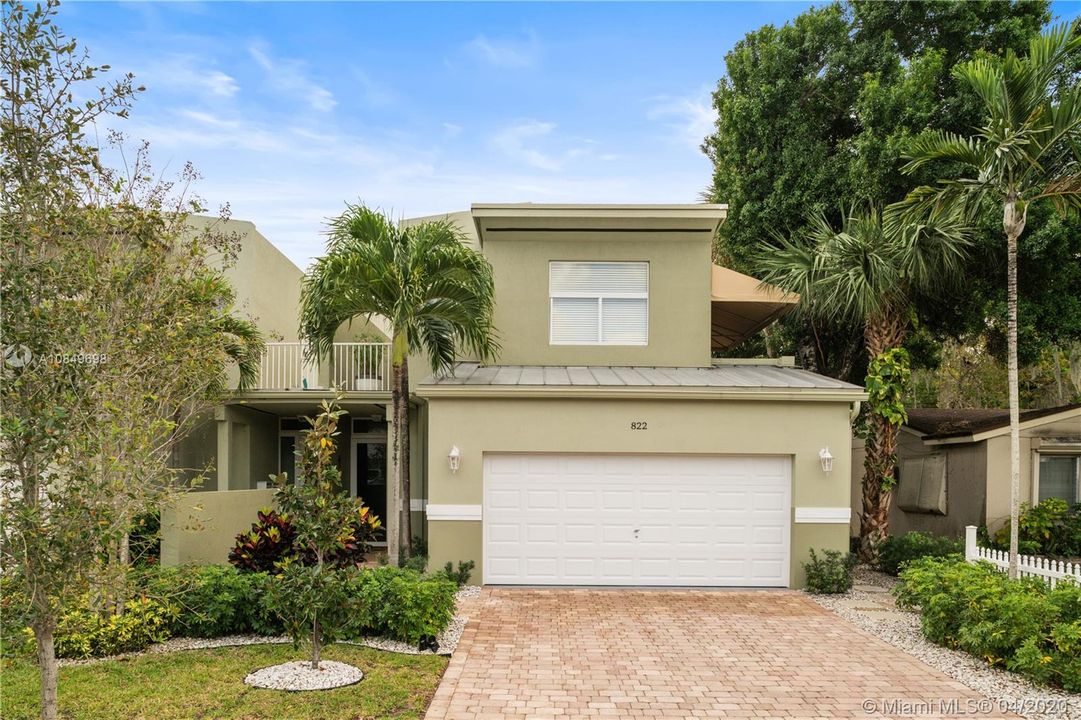 Vendido Recientemente: $625,000 (4 camas, 5 baños, 3011 Pies cuadrados)