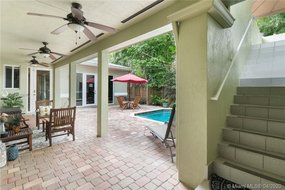 Vendido Recientemente: $625,000 (4 camas, 5 baños, 3011 Pies cuadrados)