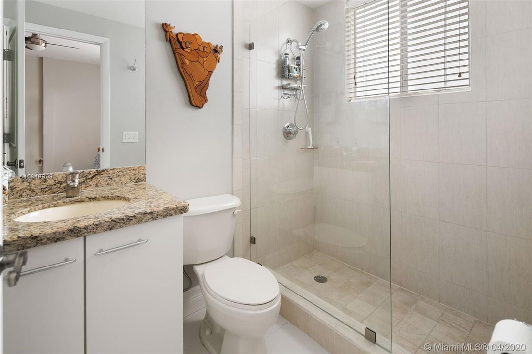 Vendido Recientemente: $625,000 (4 camas, 5 baños, 3011 Pies cuadrados)