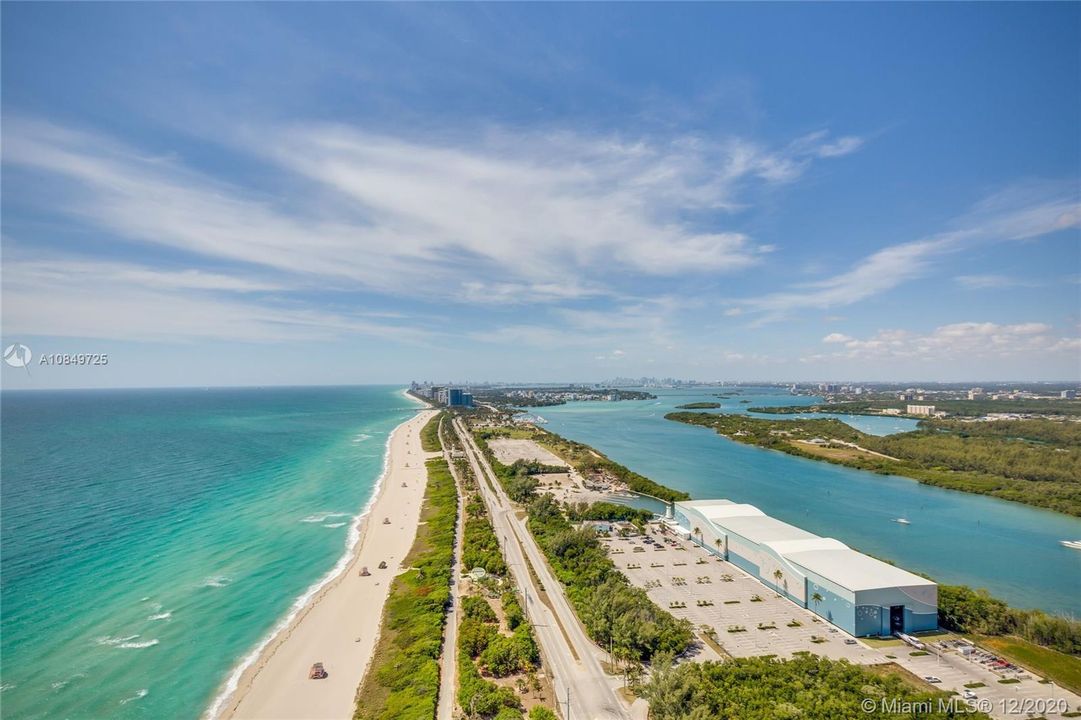 Recently Sold: $5,595,000 (4 beds, 5 baths, 3640 Square Feet)