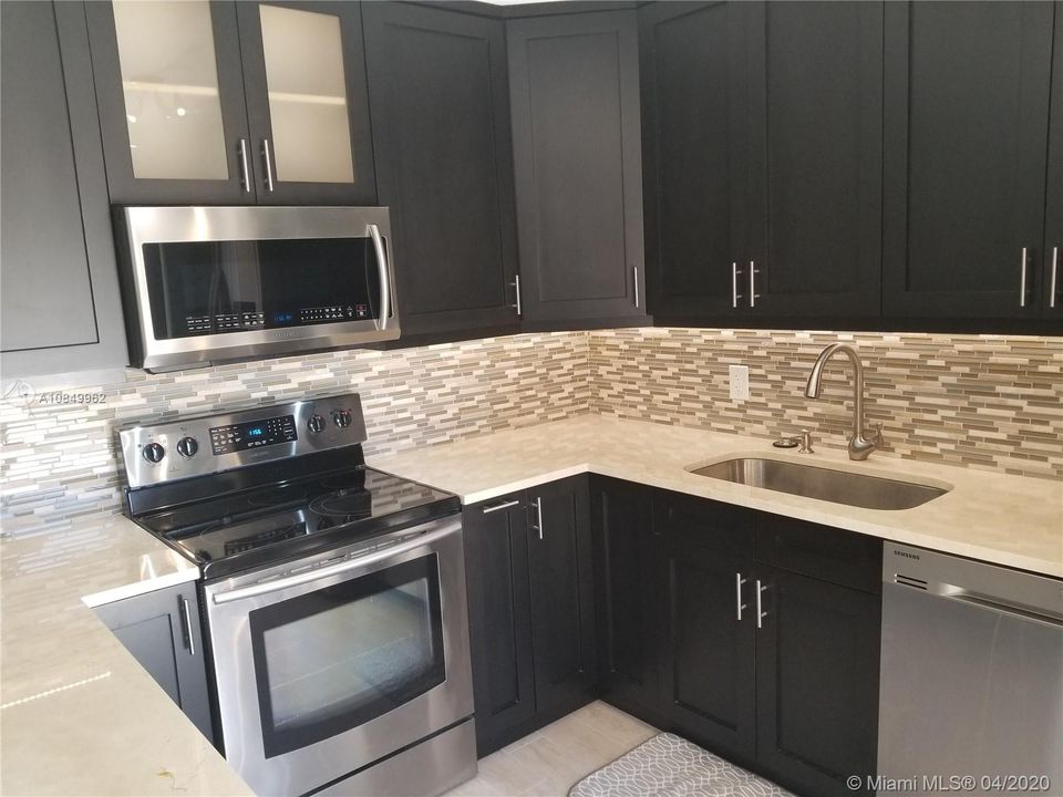 Недавно продано: $289,999 (2 спален, 2 ванн, 1264 Квадратных фут)