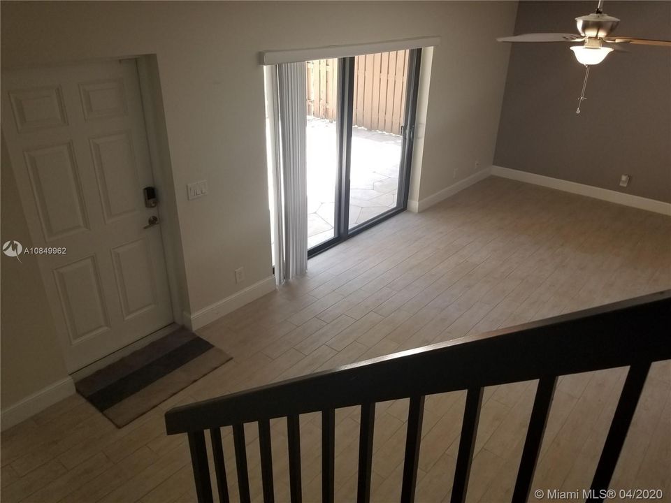 Недавно продано: $289,999 (2 спален, 2 ванн, 1264 Квадратных фут)