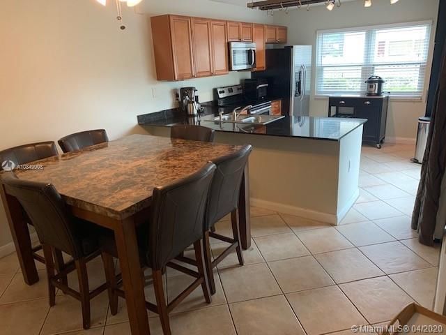 Recently Sold: $229,000 (2 beds, 2 baths, 1398 Square Feet)