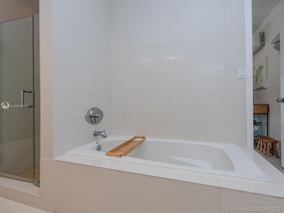 最近售出: $825,000 (3 贝兹, 2 浴室, 1404 平方英尺)