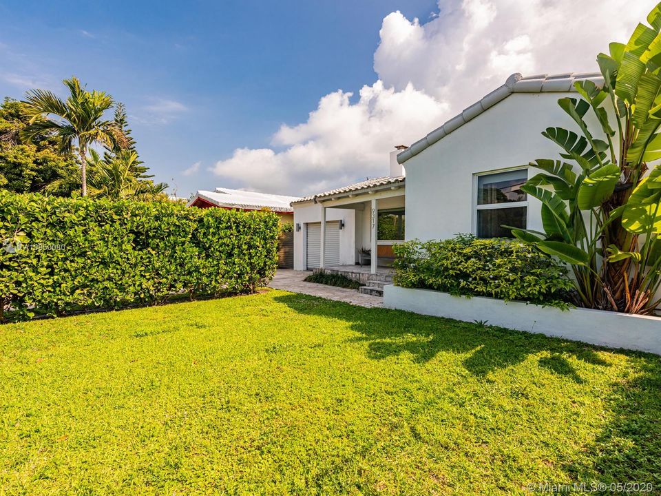 Recently Sold: $825,000 (3 beds, 2 baths, 1404 Square Feet)