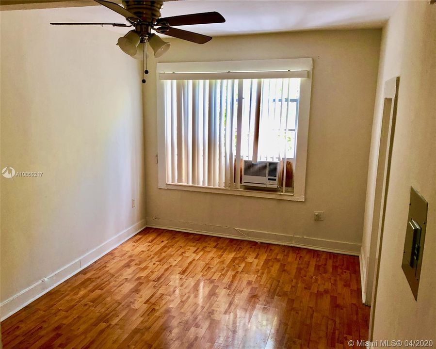 Recently Rented: $1,275 (1 beds, 1 baths, 700 Square Feet)