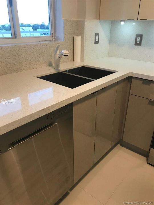 Недавно арендовано: $2,500 (2 спален, 2 ванн, 1030 Квадратных фут)