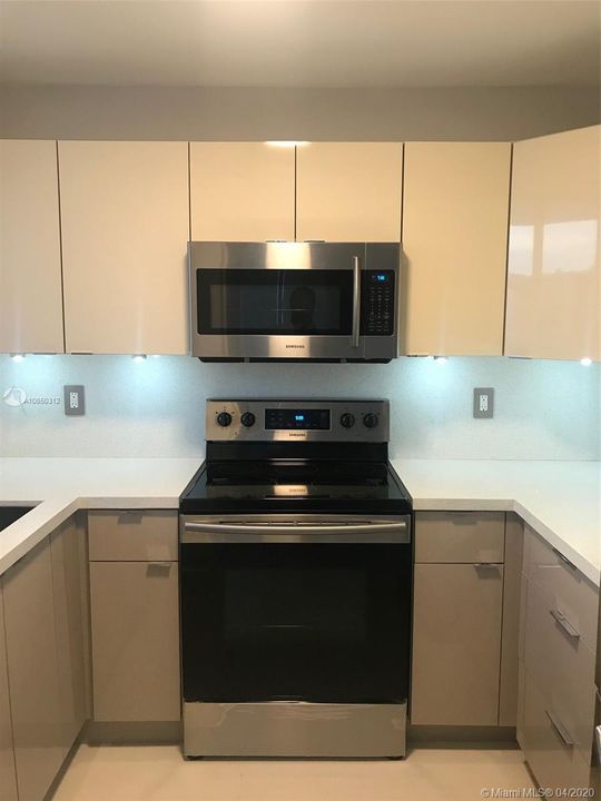 Недавно арендовано: $2,500 (2 спален, 2 ванн, 1030 Квадратных фут)