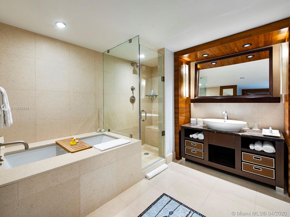 Недавно продано: $1,785,000 (2 спален, 2 ванн, 0 Квадратных фут)