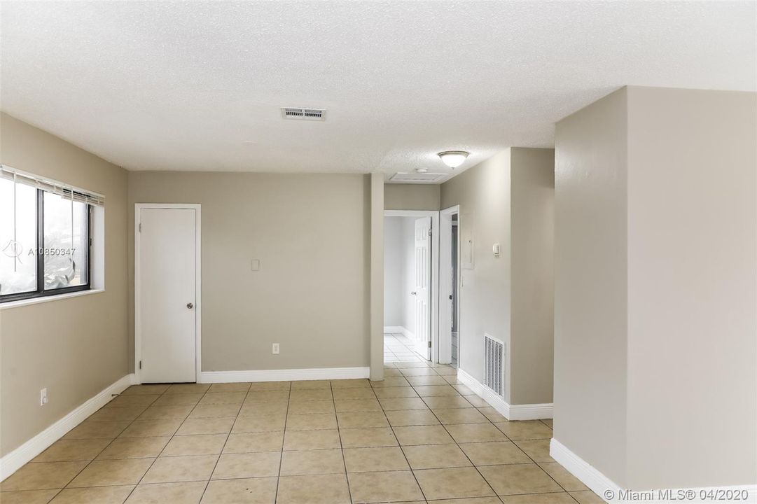 Recientemente alquilado: $1,895 (3 camas, 2 baños, 1403 Pies cuadrados)