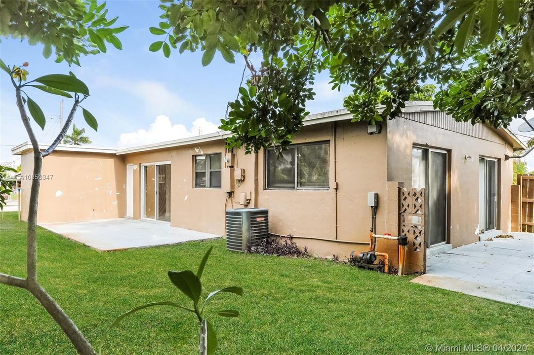 Recientemente alquilado: $1,895 (3 camas, 2 baños, 1403 Pies cuadrados)