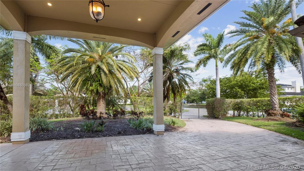 Recently Sold: $699,000 (4 beds, 4 baths, 3817 Square Feet)