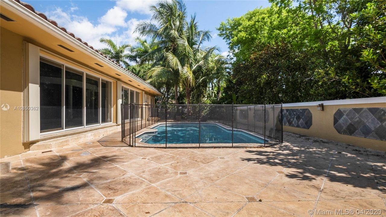 Recently Sold: $699,000 (4 beds, 4 baths, 3817 Square Feet)