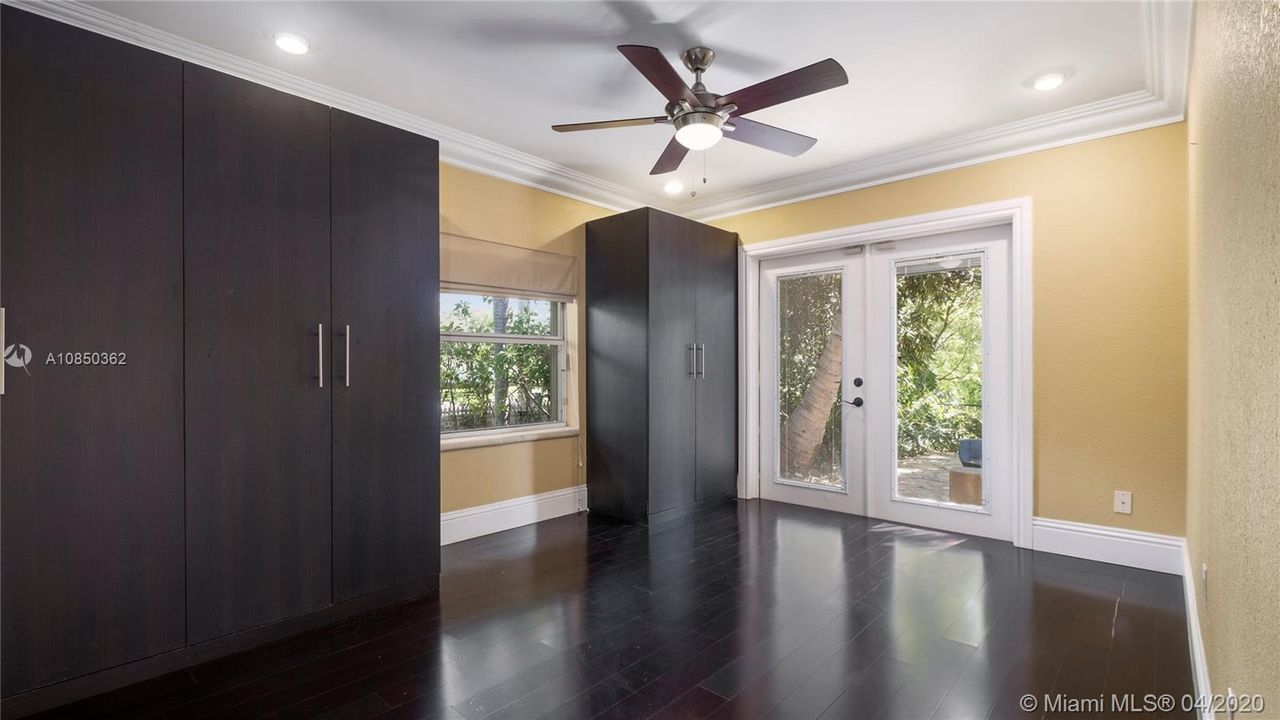 Recently Sold: $699,000 (4 beds, 4 baths, 3817 Square Feet)