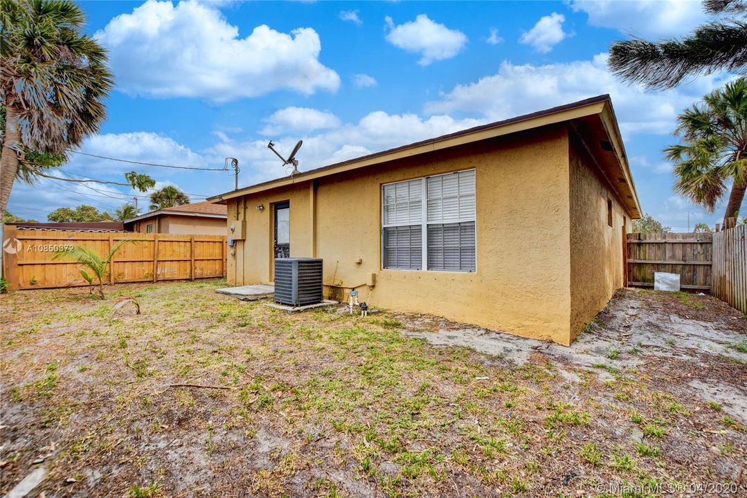 Recently Sold: $200,000 (4 beds, 3 baths, 1382 Square Feet)