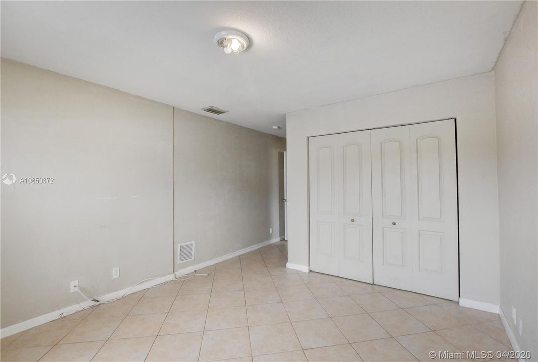 Recently Sold: $200,000 (4 beds, 3 baths, 1382 Square Feet)