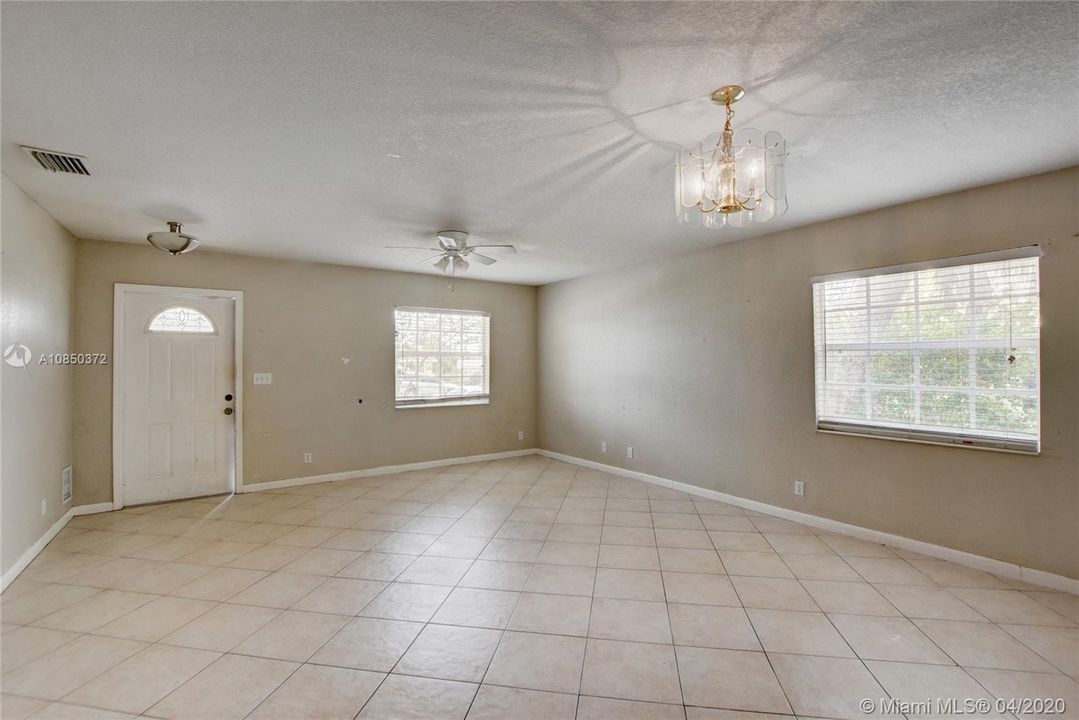 Recently Sold: $200,000 (4 beds, 3 baths, 1382 Square Feet)