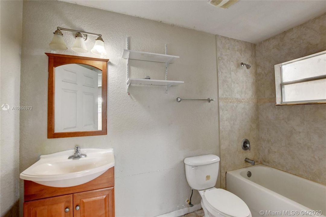 Recently Sold: $200,000 (4 beds, 3 baths, 1382 Square Feet)
