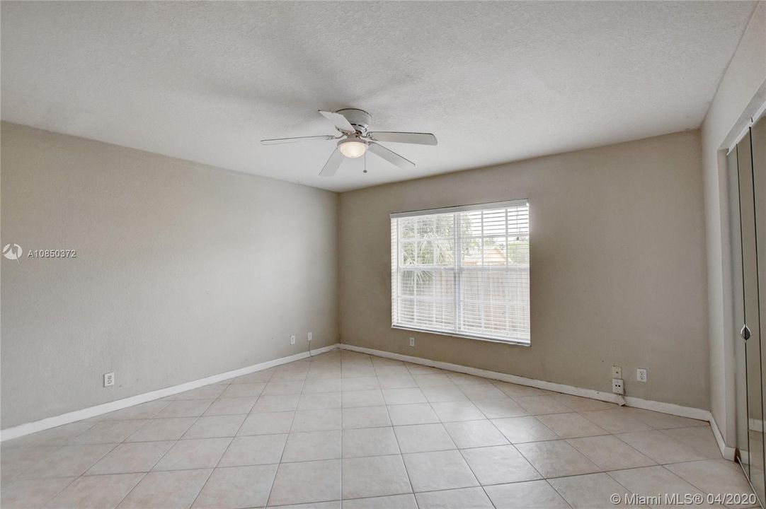 Recently Sold: $200,000 (4 beds, 3 baths, 1382 Square Feet)