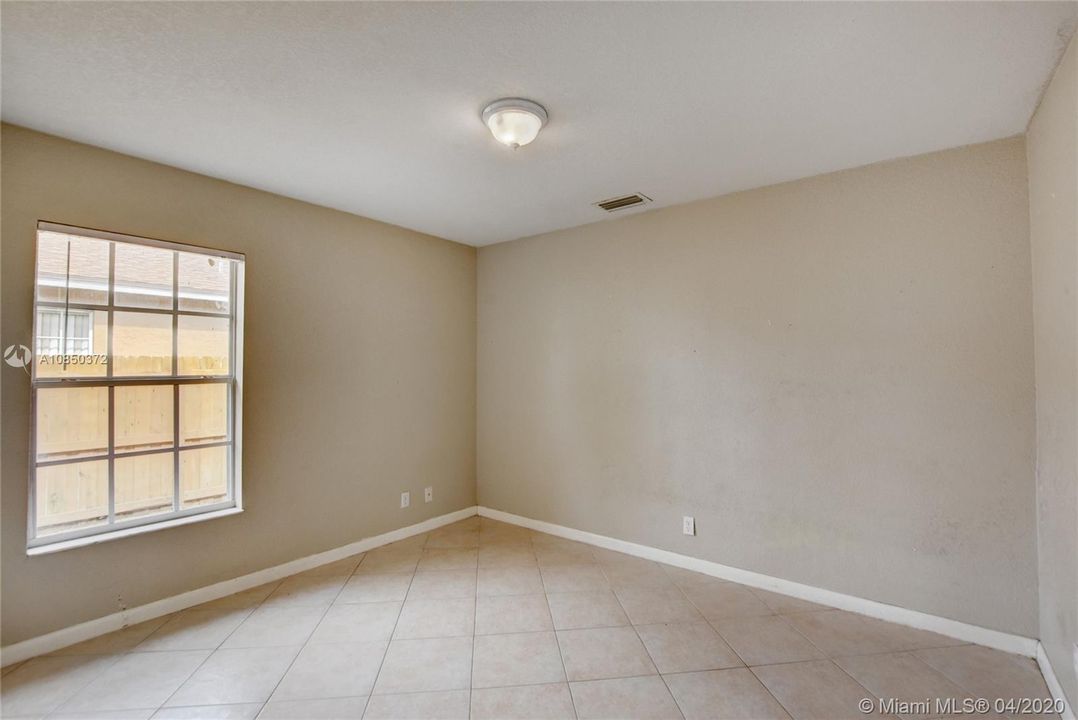 Recently Sold: $200,000 (4 beds, 3 baths, 1382 Square Feet)