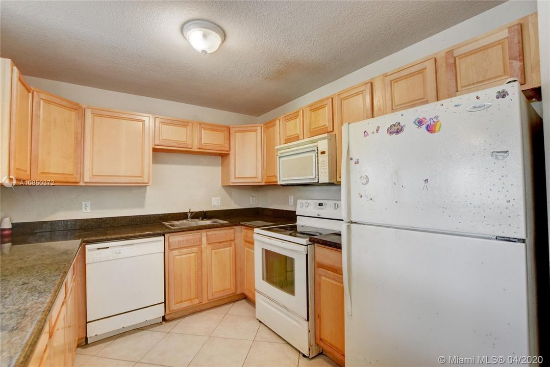 Recently Sold: $200,000 (4 beds, 3 baths, 1382 Square Feet)