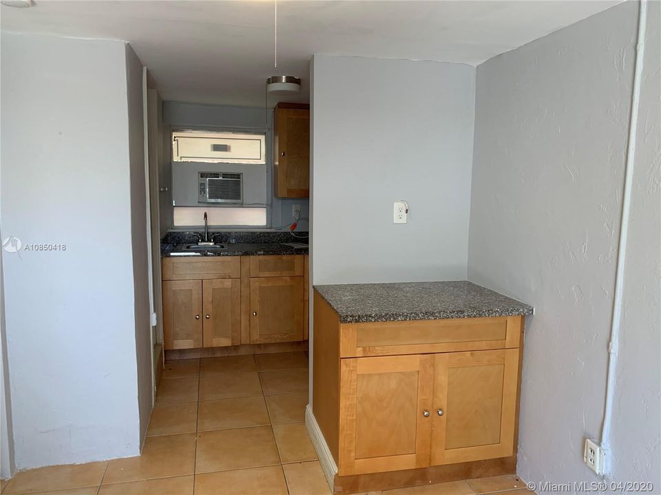 Recently Rented: $700 (1 beds, 1 baths, 1452 Square Feet)