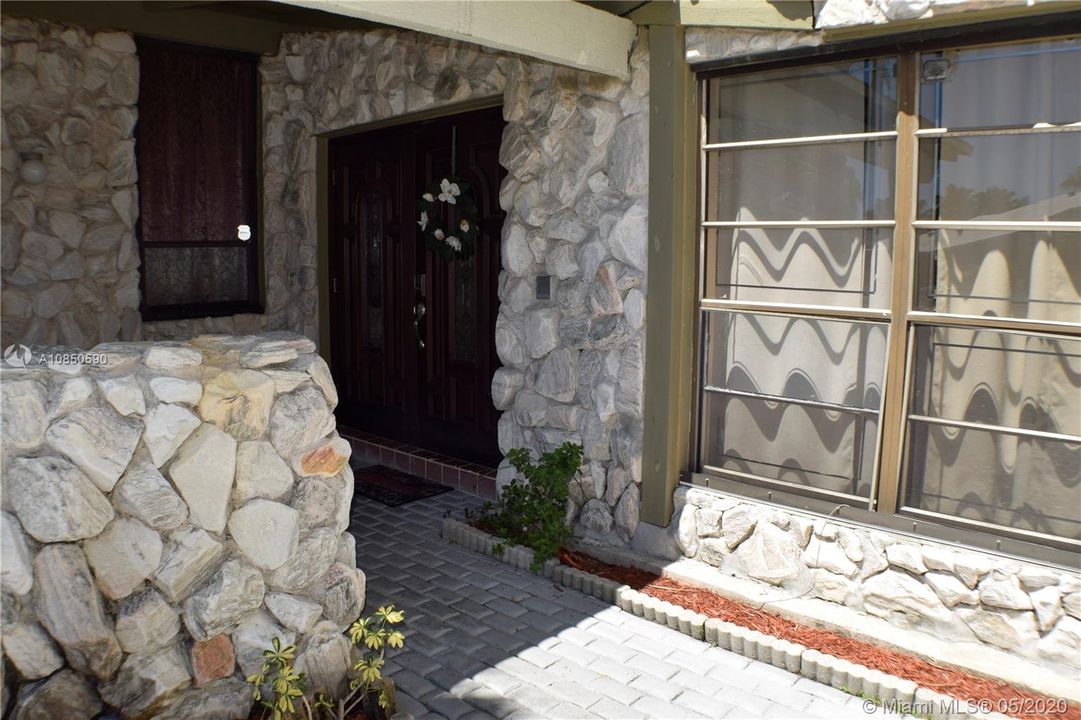 Recently Rented: $3,950 (4 beds, 3 baths, 3882 Square Feet)